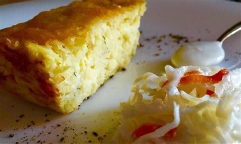 stambiai ir smulkiai tarkuotų bulvių masė dubenyje