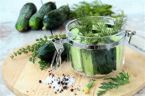 Šviežių agurkų paruošimas marinavimui