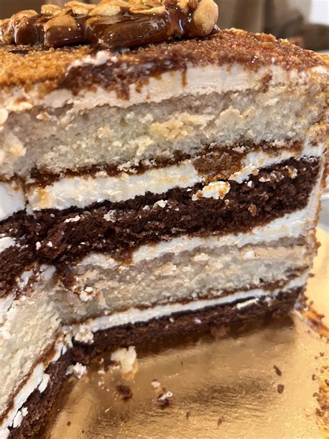 Tobulai sluoksniuotas tortas su kremu