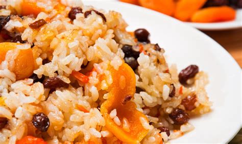 ryžių plovas su vaisiais