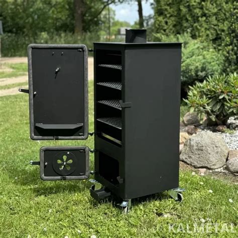 Tradicinė mėsos rūkykla su natūraliais dūmais