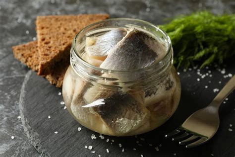 Naminis karštas marinatas silkei su prieskoniais
