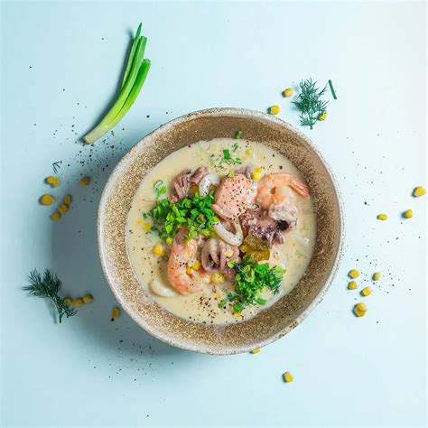 Įvairūs jūros gėrybių makaronų patiekalai