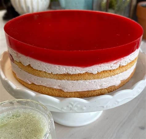 Maskarponės tortas su avietėmis