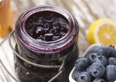 stiklainiai su namine mėlynių uogiene