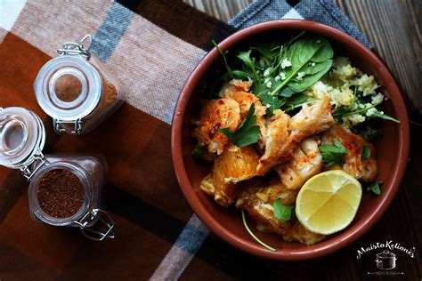 Kepimo popieriaus vokelis su žuvimi ir apelsinais