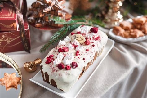 Sveikesni kalėdiniai kepiniai ant stalo