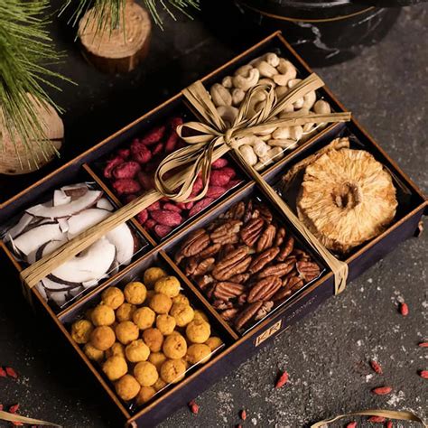 Valgomos kalėdinės dovanos supakuotos