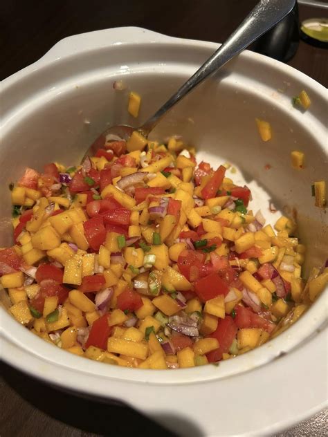 Ingredientai mango salsai