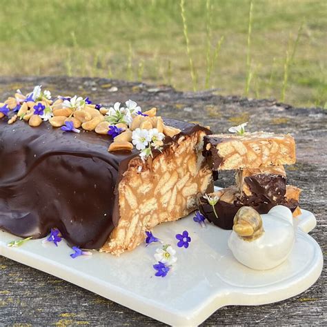 Karamelinis tortas be kepimo su riešutais