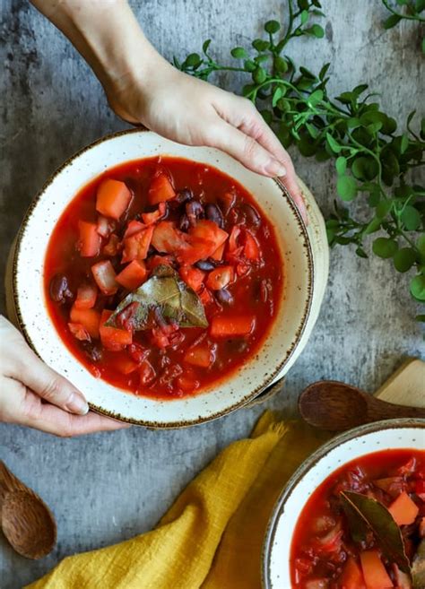 Vegetariškas barščiai su pupelėmis