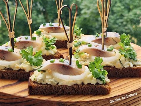 Silkės užkandėlė ant batono