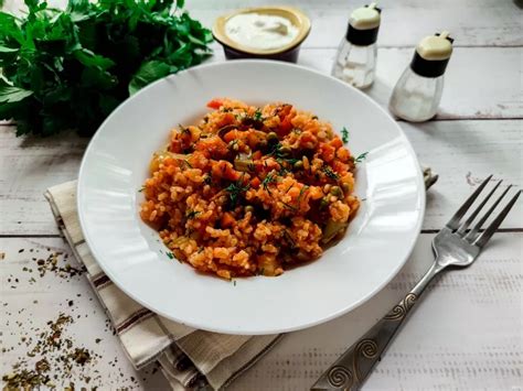 Lėkštė troškintos menkės su ryžiais