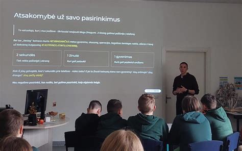 Mokiniai dalyvauja programavimo konkurse