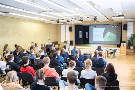 Mokytojai diskutuoja konferencijoje apie naujas technologijas