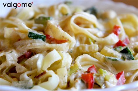 Makaronai su pievagrybiais ir grietinėlės padažu