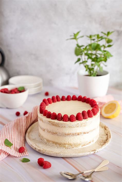 Sluoksniuotas tortas su avietėmis