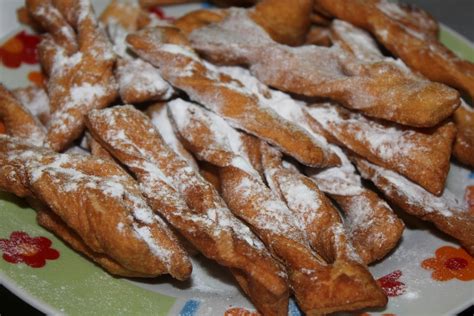 Skanūs žagarėliai, patiekti su karštu gėrimu