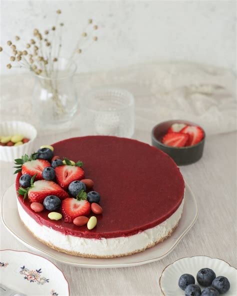 Nekeptas braškių ir maskarponės tortas