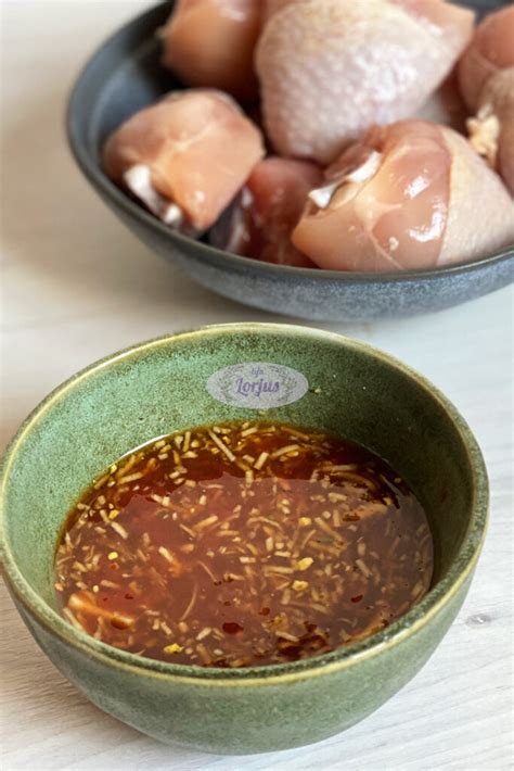 Įvairūs produktai, marinuoti su česnako ir sojos padažu