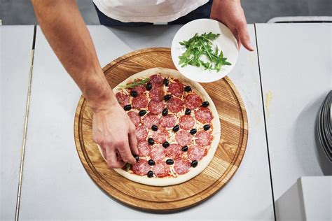 Ingredientų dėliojimas ant picos