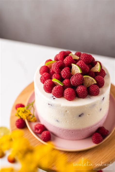 Veganinis aviečių ir anakardžių tortas