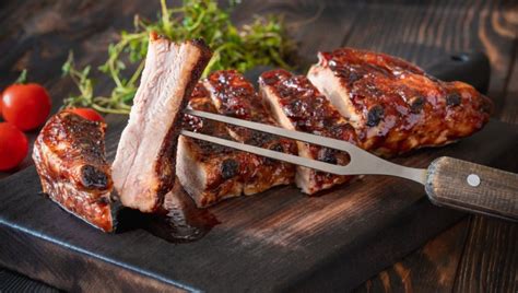 Barbekiu šonkauliukų lėkštė