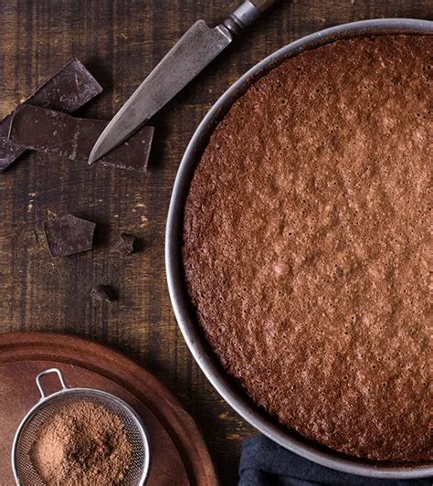 Ingredientų ruošimas šokoladiniam biskvitui