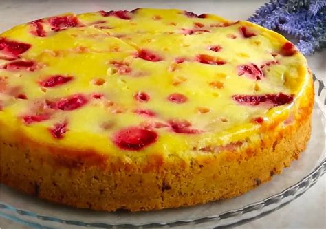 Braškių ir grietinės pyragas