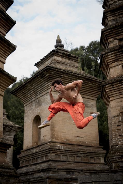 Sacha Wenk, „Karatė Vaikas“, demonstruojantis Kung Fu įgūdžius