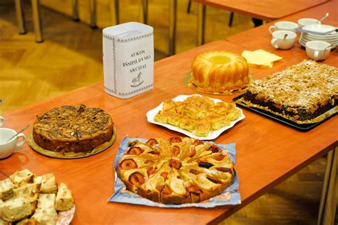 Lietuvos „Pyragų diena“ su keptais pyragais
