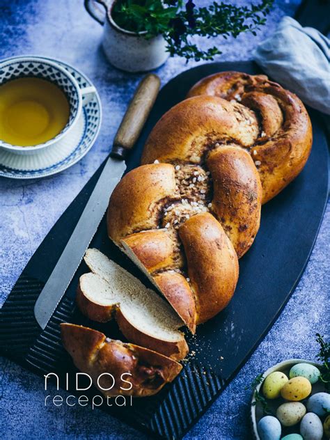 Velykų pynutė su migdolais