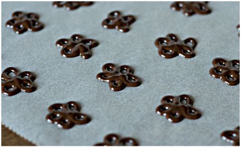 Šokoladinės dekoracijos tortams