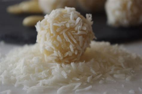 Klasikinio Rafaelo saldainių recepto ingredientai