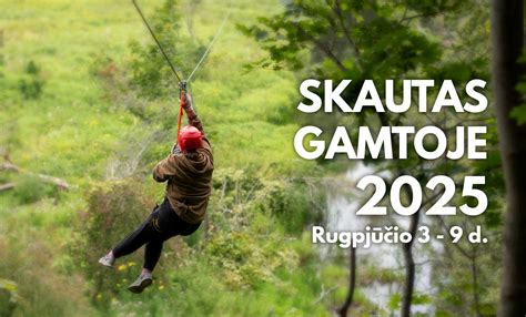 Stovyklautojai valgantys žuvienę gamtoje