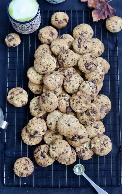 Sausainiai su šokoladu ir virtų kiaušinių tešla