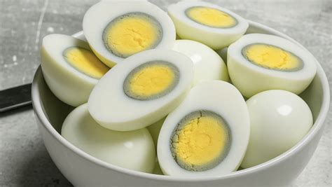 Virtų kiaušinių sausainių sudėjimas ant skardos