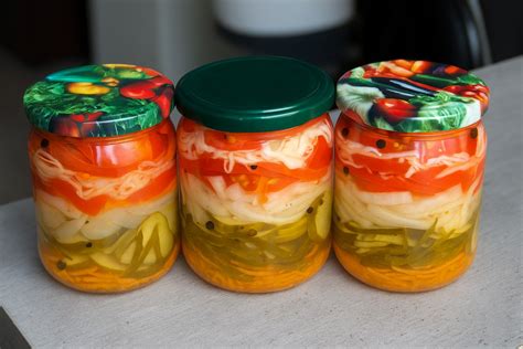 Daržovių mišrainė stiklainyje