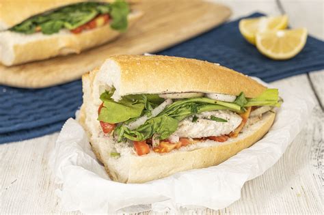 turkiškas žuvies sumuštinis (Balık Ekmek)