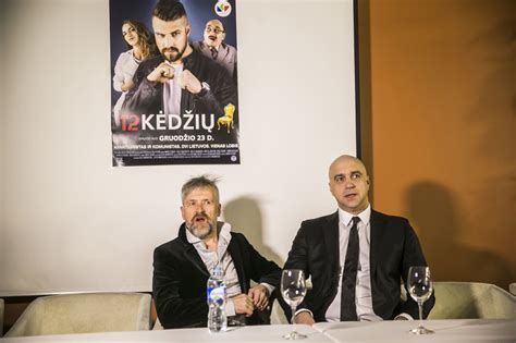 Lietuviškos komedijos „12 kėdžių“ plakatas