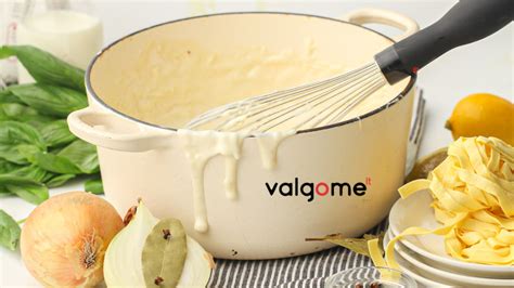 Klasikinis baltas padažas su svogūnais