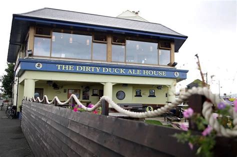 „Dirty Duck“ gastropub'o interjeras Vilniaus Didžiojoje gatvėje
