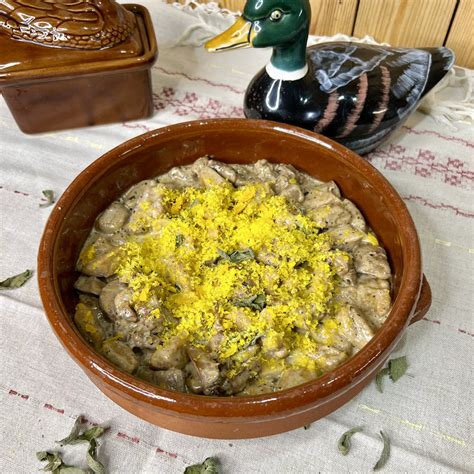 Vištienos kepenėlių troškinio su kiaušiniu ingredientai