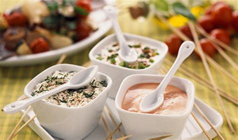 Įvairūs padažai patiekiami su kiauliena