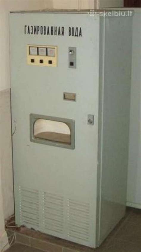 Sovietmečio gazuoto vandens automatas su stikline