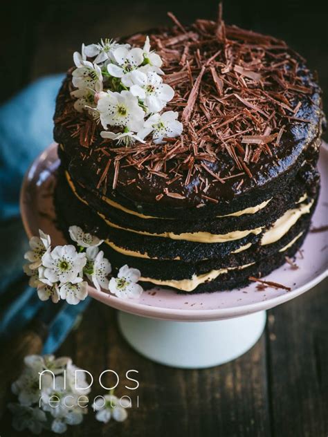 Šokoladinis tortas su burokėliais ir avokadais